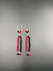 Boucles d'oreilles pendantes plaquées or Amaira Jewels, perles de grenat rouge et noir, bijoux classiques pour femmes, imitation perle, nœud papillon, pour mariage - Product Image 6