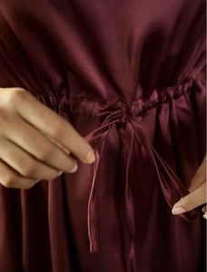 Ensembles coordonnés élégants de kaftans pour femmes, kaftans de Dubaï, adaptés à un usage quotidien, tenue de nuit, vêtements et accessoires conçus. - Product Image 2