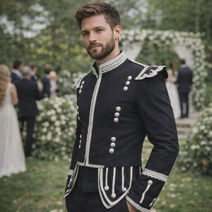 Veste doublette en laine noire - Tunique d'uniforme de défilé pour bagpipeur et batteur écossais - Disponible en plusieurs couleurs - Product Image 3