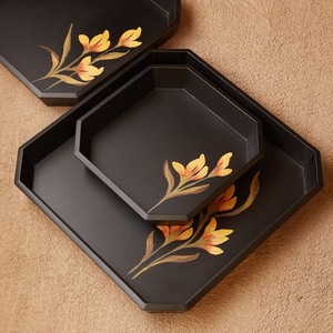 Bandeja de Madera Negra con Diseño Geométrico y Patrón Floral, Decorativa, Tradicional, Hecha a Mano, Pieza Única - Product Image 3