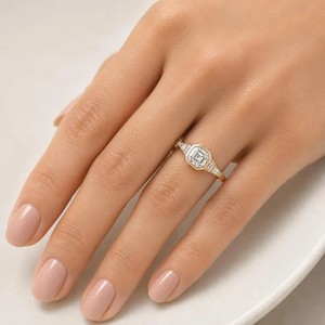 Anillo de Diamante Cultivado en Laboratorio con Corte Asscher, Color DEF, Claridad VS VVS, Oro Sólido de 10K, 14K, 18K, Certificado IGI, Cinco Piedras, Estilo Art Déco - Product Image 5