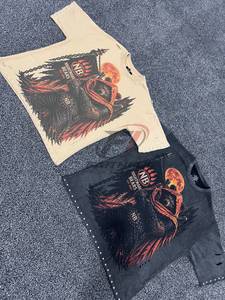 เสื้อยืดโอเวอร์ไซส์ยูนิเซ็กซ์ผ้าฝ้ายแท้ 100% 300 GSM แบบเฟรนช์เทอร์รี่ พิมพ์ลาย DTG ตกแต่งแบบดิสเทรส พร้อมดีเทลหมุดโลหะ - Product Image 5