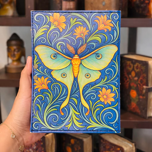 Diario de tapa dura de cuero azul hecho a mano - Cuaderno con estampado vintage de mariposa y grimoire, con bloc de dibujo de papel vintage hecho a mano. - Product Image 1