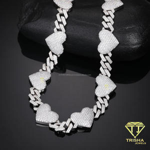 Collar con detalles de corazón brillante y eslabones de cadena angulares para importadores de joyería y colecciones minoristas para compradores minoristas - Product Image 2