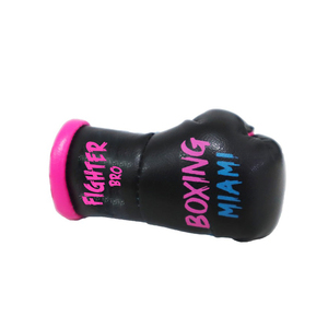 Breloque de sac Gant de boxe, design personnalisé, mini porte-clés, accessoire sportif, souvenir d'entraînement de gym, cadeau pour club de combat, pendentif arts martiaux - Product Image 1