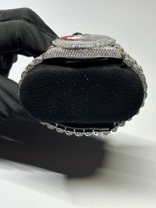Nouvelles montres à quartz plaquées or blanc, cadran noir, pour femmes, cadeau d'anniversaire et de mariage, provenant d'un fournisseur indien. - Product Image 4