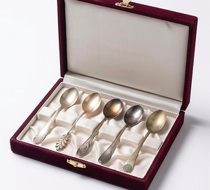 Cuillère à poignée design vintage avec détails élégants, parfaite pour les fêtes de mariage et la cuisine à domicile. - Product Image 5