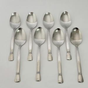 Cuillère de service élégante en acier inoxydable, couverts haut de gamme, parfaits pour les mariages, les dîners à la maison et les tables élégantes. - Product Image 1