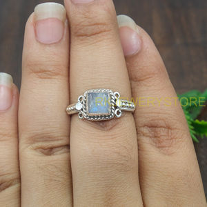 Bague en pierre de lune, argent sterling 925, faite à la main, pierre de lune carrée arc-en-ciel, bijoux vintage de créateur pour femmes - Product Image 4