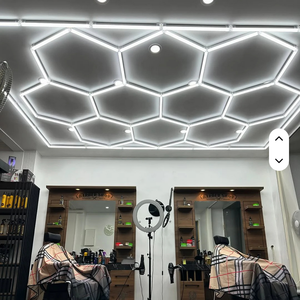 Vente directe usine : Plafonniers LED hexagonaux modernes en grille, type nid d'abeille, pour garage et atelier de detailing automobile - Product Image 1