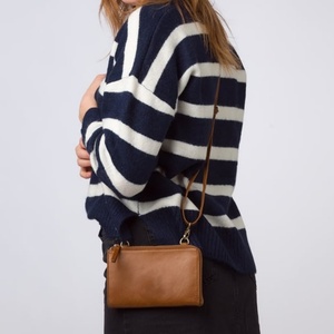 Bolso Bandolera de Cuero Genuino para Mujer, Estilo Minimalista Marrón con Correa Ajustable y Cierre de Cremallera, Logotipo Personalizado Disponible - Product Image 2