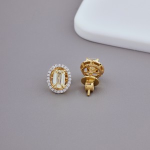 ต่างหูเพชรทรงรีแบบ Halo ประดับเพชรเหลืองทรง Emerald Cut ที่ได้รับการรับรองจาก IGI ตัวเรือนทอง 9K สีเหลือง / ขาว / โรสโกลด์ - Product Image 3