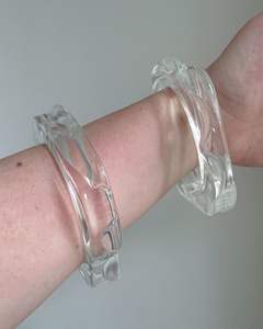 กำไลข้อมืออะคริลิคคุณภาพสูงระดับพรีเมียม แฟชั่นเครื่องประดับสำหรับทุกเพศ งานฝีมืออินเดีย ราคาโรงงาน สินค้าขายดี - Product Image 1