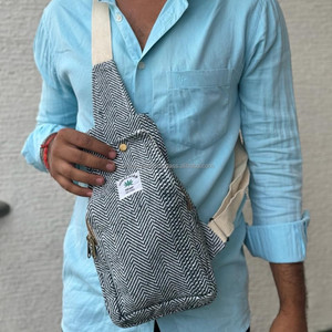 Sac à bandoulière en chanvre de l'Himalaya écologique fait à la main sac à bandoulière bio Boho pour voyage, randonnée et usage quotidien design unisexe - Product Image 2