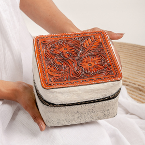 Bolsa de Cosméticos de Cuero Vacuno Genuino Hecha a Mano, Bolsa con Cierre y Diseño Floral, Bolsa de Lujo para Mujer de Alta Calidad - Product Image 4