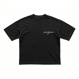 เสื้อยืดแขนสั้นสีดำสำหรับผู้ชาย Snowgrace ทรงปกติ ผ้าคอตตอนเจอร์ซีย์ ลำลอง คอกลม พิมพ์ลายตัวอักษร ด้านหน้ามีโลโก้ - Product Image 1