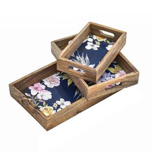 Hermosas Bandejas Decorativas con Estampado Floral en Azul Marino Oscuro y Blanco, Bandejas de Madera de Lujo para Servir, Venta al Por Mayor para Pedidos al Mayoreo - Product Image 1