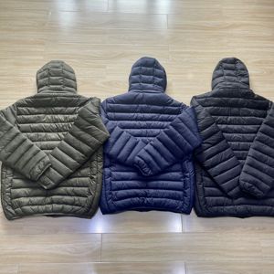 Veste en nylon de couleur unie pour homme, veste matelassée décontractée d'hiver à capuche, fabricant de vestes au Bangladesh - Product Image 2