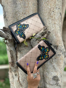 Cartera de mano de cuero tallado con mariposas para mujer, cartera elegante, regalos de embrague - Product Image 3