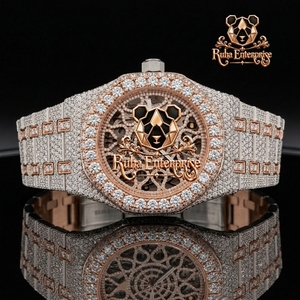 Montre-bracelet à quartz contemporaine avec cadran inspiré du guillochage, texture de lunette distinctive et bracelet en acier articulé - Product Image 6