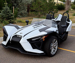 รถมอเตอร์ไซค์สามล้อ Polariss Slingshots SL/R/SLR (AutoDrive) ปี 2025/2026 ประกอบเสร็จสมบูรณ์ ขนาด 200-400 ซีซี ความเร็ว 40-60 กม./ชม. รับประกัน 3 ปี - Product Image 1