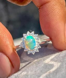 Bague de fiançailles et de mariage en opale Welo éthiopienne, coupe ovale, en argent sterling 925, minimaliste, plaquée rhodium, sertie pavé de zircone cubique, cadeau - Product Image 3
