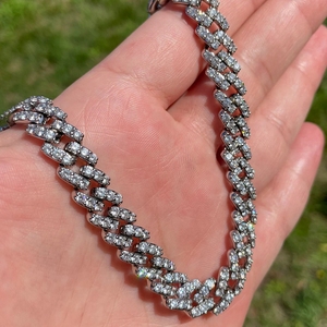 Cadena Cubana de Diamantes en Oro y Plata de Lujo, Estilo Iced Out, de la Mejor Calidad, para Uso en la Calle, Clubes y como Regalo, Disponible para la Venta - Product Image 1