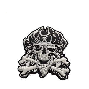 Patch en caoutchouc 3D en forme de crâne de pirate, design noir et blanc en relief, à coller - Product Image 3