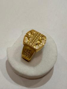 Bague Chevalière Carrée de Luxe pour Homme en Laiton Plaqué Or Seaila GRP5-0019, Bijou Texturé Tendance pour Usage Quotidien – Vente en Gros - Product Image 3