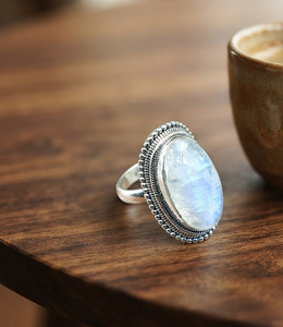 Anillo Unisex de Plata de Ley con Baño de Oro/Oro Rosa, Estilo Boho, con Piedra Lunar Arcoíris Natural Ovalada Engastada en Bisel - Product Image 1