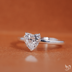 แหวนเพชรทรงหัวใจ 1 กะรัต ได้รับการรับรองจาก IGI เพชรเพาะเลี้ยงในห้องปฏิบัติการ แหวนหมั้นทองคำแท้ 10K ประดับเพชรเม็ดเดี่ยวทรงโซลิแทร์ พร้อมวงแหวนรอบเพชรแบบซ่อน - Product Image 2
