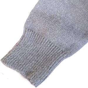 Suéter de hombre con bloques de color, tejido de punto trenzado, estilo oversized. - Product Image 6