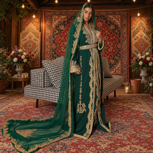 Caftan marocain Mishkat Couture en velours prune vert émeraude, maxi, manches longues, élégant, pour soirée, hiver, col en V, ourlet évasé - Product Image 1
