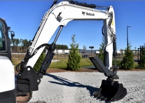Excavatrice E85 d'occasion pour les installations utilitaires et le développement de terrains - Product Image 4