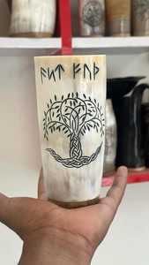 Tasse en corne de buffle écologique faite à la main, forme naturelle, motif nordique sculpté, thème animalier, objet de collection par ARTISAN AURA - Product Image 2
