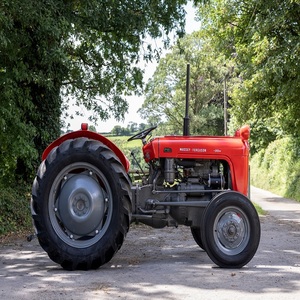 รถแทรกเตอร์ Massey Ferguson 40 แรงม้า ขับเคลื่อน 4 ล้อ ระบบเกียร์ พร้อมเครื่องยนต์และปั๊ม คุณภาพดีที่สุด ราคาโรงงาน ขายส่ง - Product Image 5