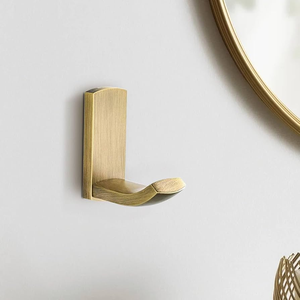 Gancho de latón moderno para colgar ropa, decoración de pared única, hecho a mano, gancho de latón puro a tu alcance económico - Product Image 1