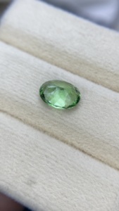Tourmaline naturelle tanzanienne certifiée IGI, taille ovale, teinte rare, excellente qualité de couleur, 1,66 carat, nette à la loupe - Product Image 4