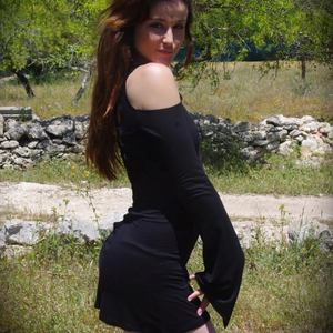 Vestido mini sin espalda para mujer, estilo bohemio con hombros descubiertos, ideal para festivales y fiestas de verano, a precio mayorista. - Product Image 1