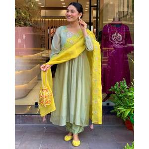 Hermoso Salwar Kameez de Algodón para Fiestas, Talla XL, Incluye Top, Pantalón y Dupatta - Product Image 2