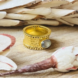 Anillos de Labradorita de Último Diseño, Anillo Tribal de Latón para Mujer, Chapado en Oro de 18k, Anillos Geométricos Martillados para Venta al por Mayor/OEM/ODM - Product Image 3