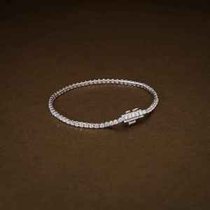 Exclusivo Brazalete Pacheli de Oro Blanco de 18K con 12GM de Diamantes Naturales de 5Ct para Mujer, Corte Ovalado Moderno, Color IJ, Claridad SI, IGI - Product Image 2