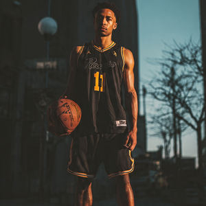 ชุดบาสเก็ตบอลชาย พิมพ์ลายแบบซับลิเมชั่นตามสั่ง ระบายอากาศได้ดี แห้งเร็ว ยืดได้สี่ทิศทาง โพลีเอสเตอร์ 100% เสื้อฟุตบอลแขนกุด - Product Image 6