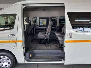 Toyota Quantum Hiace 2.5 D-4D de 14 plazas, usada, año 2021 - Product Image 5