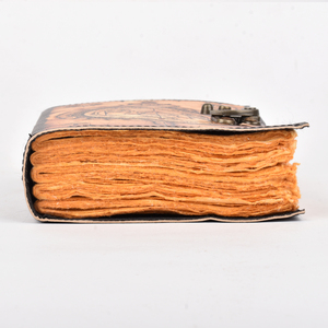 Diario con Chiusura in Metallo A5, Design Vintage con Simboli <span class=keywords><strong>Occulti</strong></span>, Copertina in Cartone |   Diario in Carta Artigianale da 100 Pagine in Stile Antico - Product Image 4