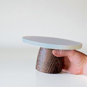 Support à gâteau en bois fait main, multifonctionnel, style américain, aspect élégant à prix abordable par Universal Overseas - Product Image 5