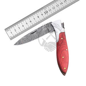 Cuchillo de bolsillo Damasco hecho a mano con diseño nuevo y personalizado, con mango de madera Pakka roja, el mejor cuchillo plegable para acampar y cazar. - Product Image 1