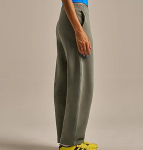 Pantalon de jogging ample et surdimensionné en molleton français pour femme avec logo personnalisé, 100 % coton épais, style hip-hop, idéal pour le sport et la gym - Product Image 6