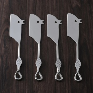 Ensemble de 4 couteaux à fromage en acier inoxydable en forme d'oiseau, outils de service originaux, compatibles lave-vaisselle, manches polis miroir - Product Image 1