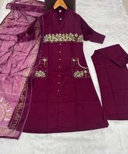Conjunto de Kurta Morado Bordado para Mujer con Dupatta, Largo hasta el Tobillo, Estilo Casual, Estilo Indio-Pakistaní, Algodón, 86706 EAGLE - Product Image 2